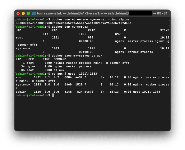 Zrzut ekranu z terminalu (podłączenie do Debian Linuksa po ssh), z wywołanymi po kolei komendami: 'docker run -d --name my-server nginx:alpine', 'docker top my-server', 'docker exec my-server ps aux', 'ps aux | grep z identyfikatorami wcześniej pokazanych procesów'