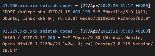 Zrzut ekranu z logów strony z 27 kwietnia 2022 r. Dwa wpisy — pierwszy to adres IP z Chin, korzystający z przestarzałego Firefoksa próbuje się dostać do xmlrpc.php. Drugi — rosyjski adres IP z przestarzałej Opery na Windows Mobile odwiedza stronę główną.
